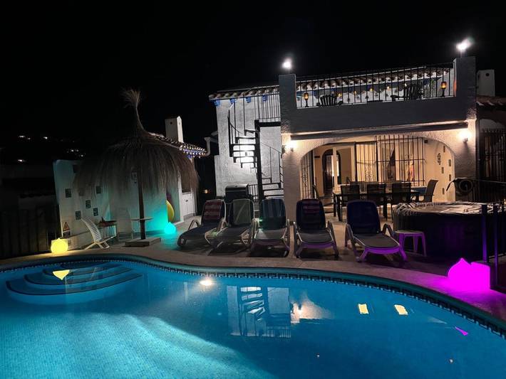 Casa rural para 8 personas, con piscina además de jardín y vistas, Se admiten mascotas en Pego - 3