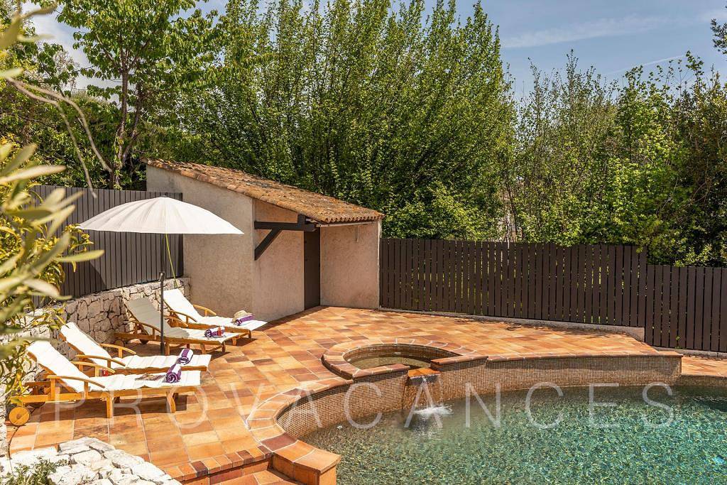 Beautiful architect-designed villa with pool in Tourrettes-sur-Loup in Tourrettes-sur-Loup, Region de Cannes