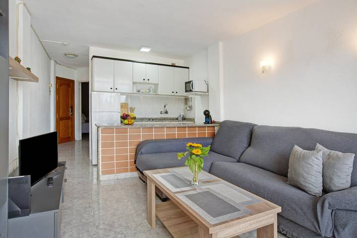 Entire apartment, Apartment Casa Naranjo with Shared Pool, Garden & Wi-Fi in Maspalomas, San Bartolomé de Tirajana