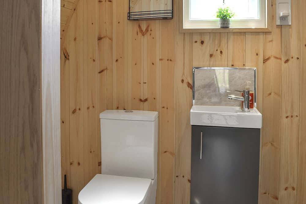 We love this family friendly pod with private hot tub. in North Yorkshire