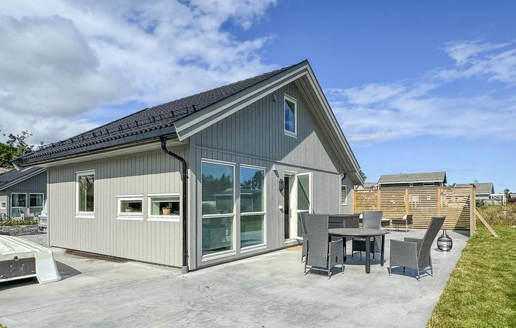 Feriehus for 7 personer, med terrasse og hage i Arendal 