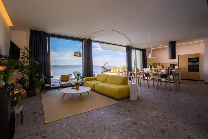 Villa pour 12 personnes, avec vue ainsi que piscine et jardin à Brela