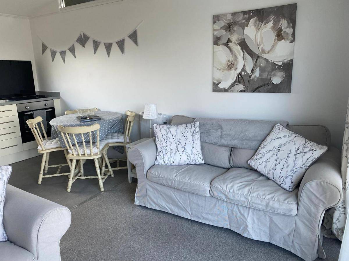 Chalet Thirty Two in Seaton, Devon