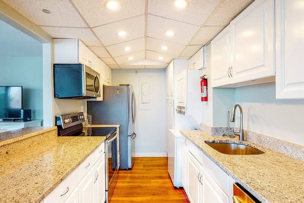 Ganze Wohnung, Sea Colony oceanfront 1st floor condo w/ elevator and shared pool in Sea Colony, Middlesex Beach