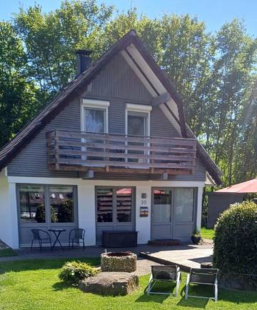 Ferienhaus für 6 Personen, mit Balkon und Garten sowie Whirlpool am Silbersee