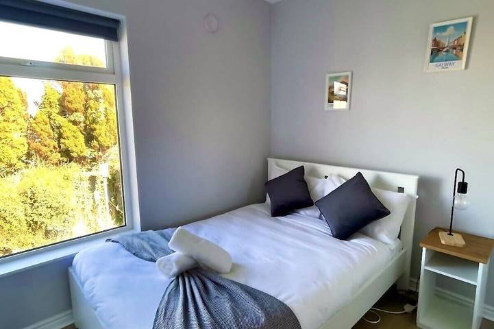 Apartamento entero, Modern and Accessible - sleeps 8 in Galway, Condado de Galway