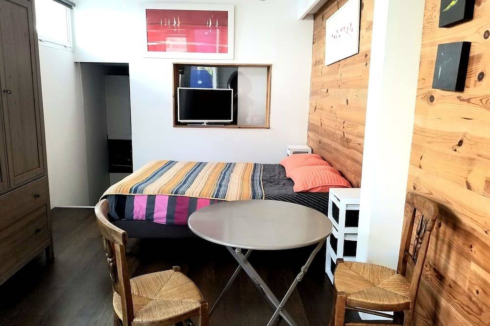 Apartamento entero, Artist's gîte 50 m from the sea and stores, quiet, flower-filled street in Camaret-sur-Mer, Iroise