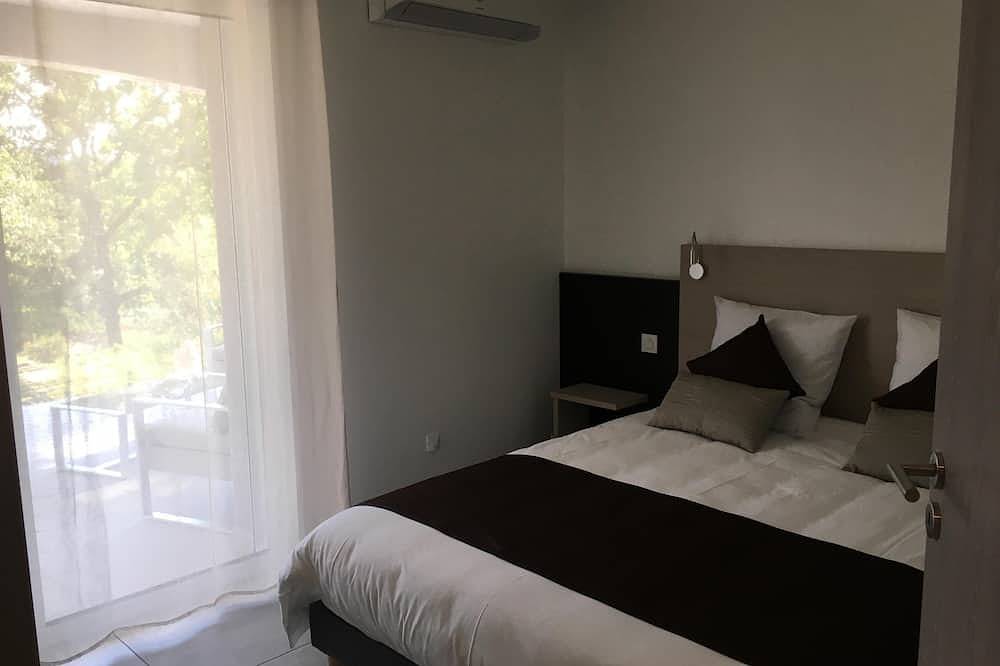 Saint Alban Auriolles, villa con aire acondicionado y piscina privada para 6 a 8 personas in Saint-Alban-Auriolles, Ardèche