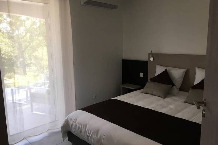 Location de vacances pour 8 personnes, avec terrasse à Saint-Alban-Auriolles - 4