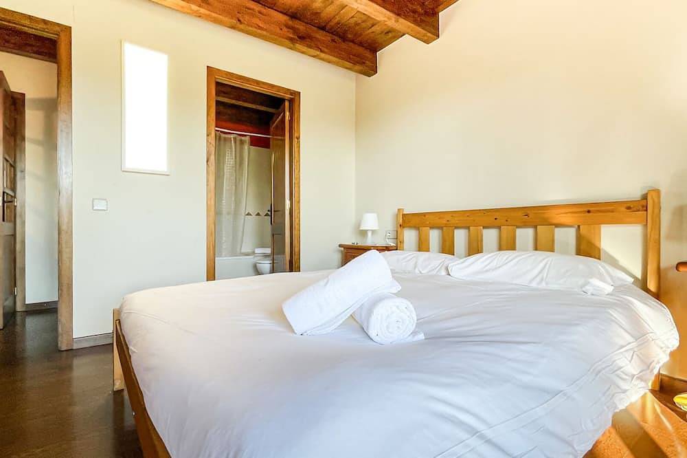 Cal Vilaldach in Llivia, Parque Natural Regional de los Pirineos Catalanes