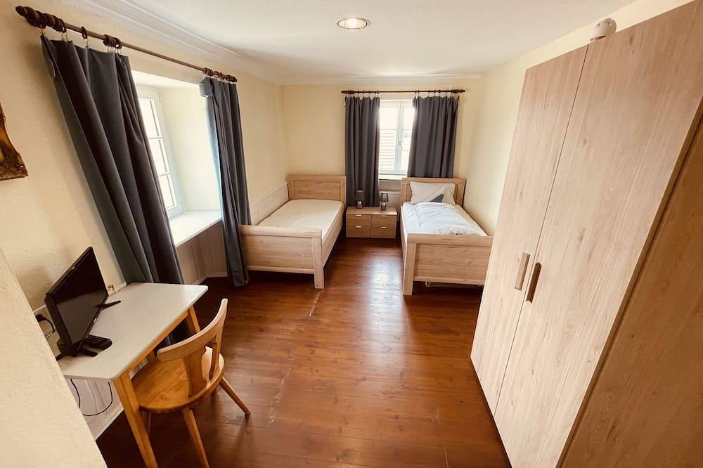 Ganze Wohnung, Doppelzimmer mit Dusche und Wc in Weilheim, Südschwarzwald