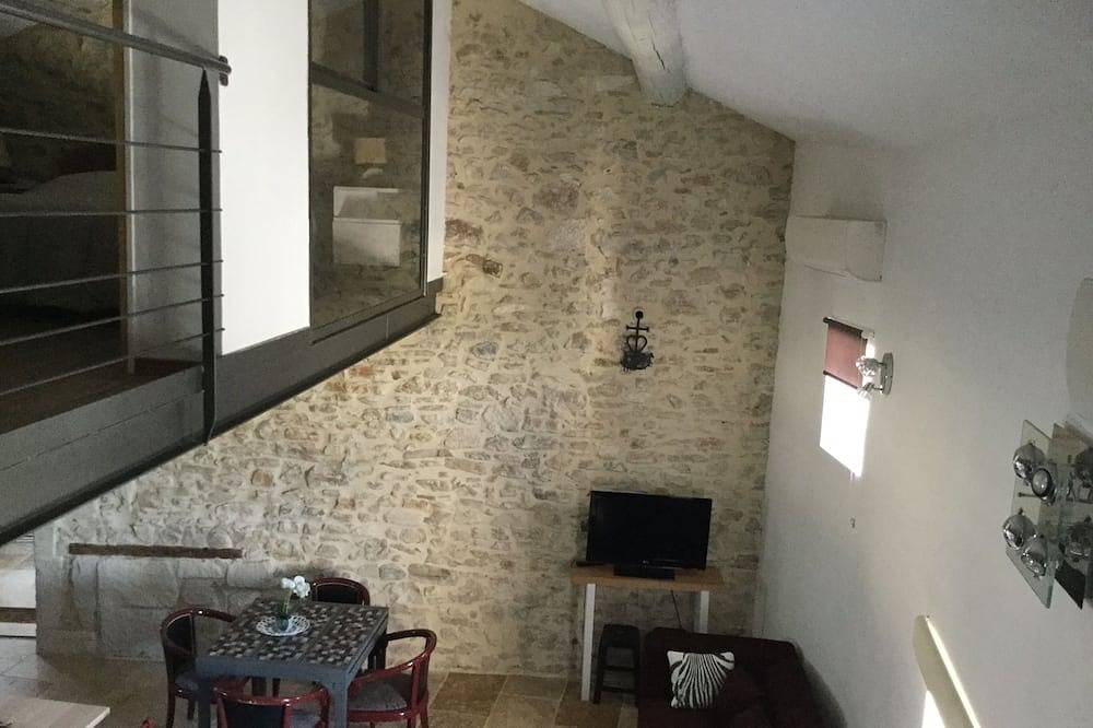 Bâtisse au Sein d un mas Provençal vue Imprenable in Bollène, Vaucluse