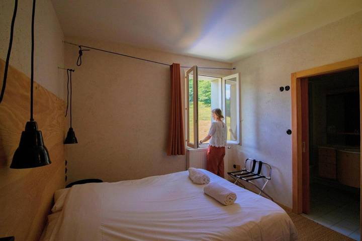 Hostal para 4 personas, con terraza además de jardín y piscina - 1