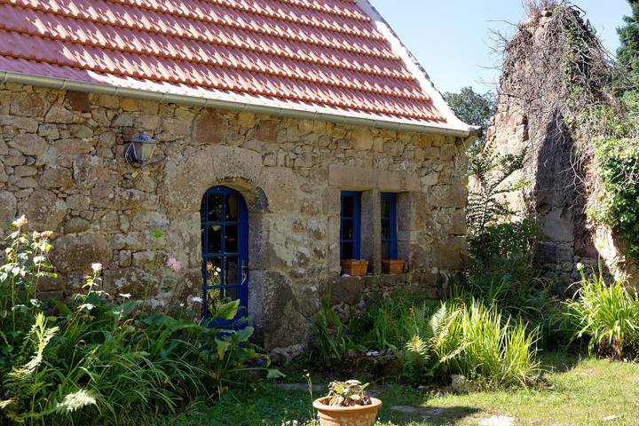 Casa de vacaciones 'Ar Stang' con jardín privado y Wi-Fi in Pleumeur-Bodou, Costa de granito rosa