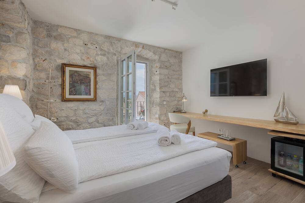 Casa Columba - 4 Star Design Boutique Hotel - James Cook Luxury Room in Makarska, Makarska Riviera