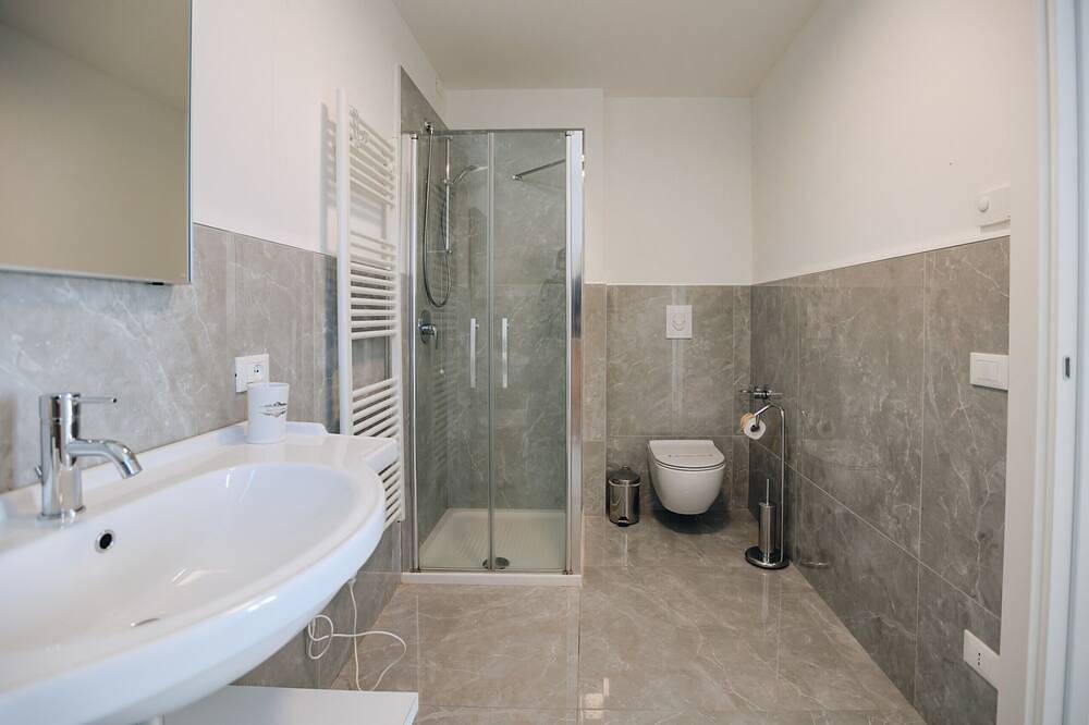 Ranalli - Double bedroom with garden in Peschiera del Garda, Garda Mountains