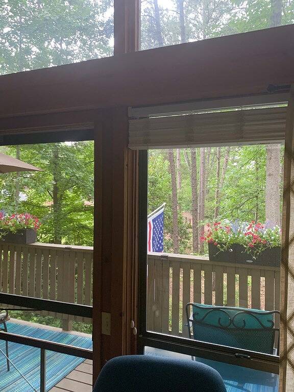 The Poolside Villa- 2queen bd, lake Keowee, golf,hike,waterfalls, near Clemson, in Lake Keowee