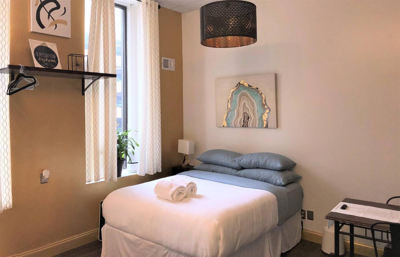 Apartamento entero, Central Downtown Queen Bed Walk to all Venues in Pittsburgh, Condado de Allegheny