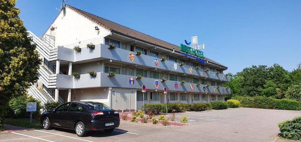 Hôtel pour 2 personnes, avec Terrasse ainsi que Jardin et Piscine