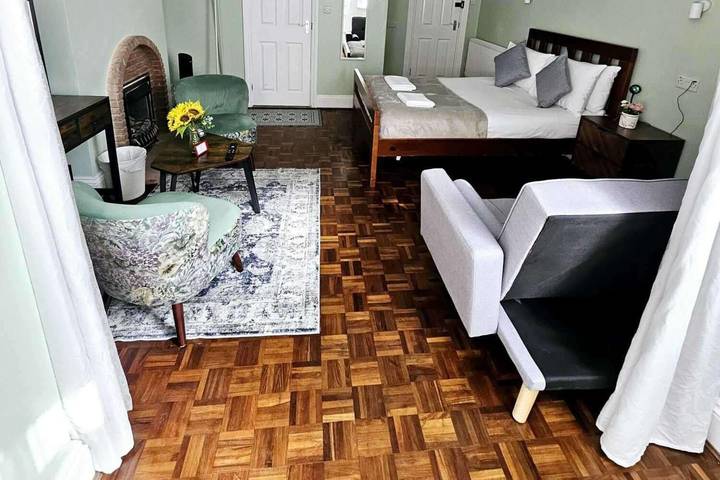 Holiday letting for 6 people, with terrace and lake view in Portsmouth