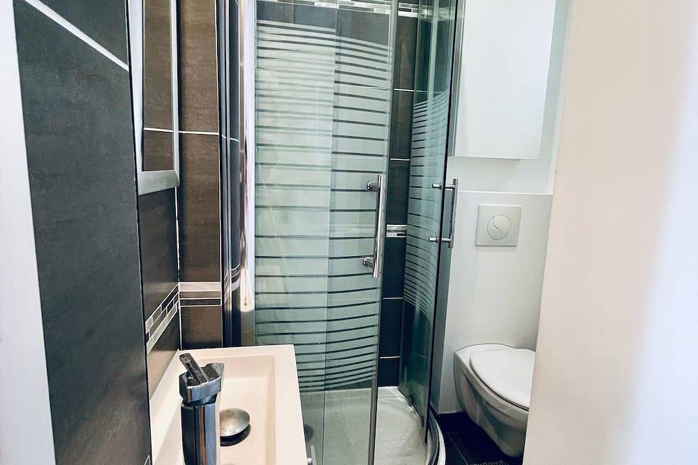 Entire apartment, 10 minutes from La Défense and 20 minutes from Paris or Rolland Garros in Suresnes, Hauts-de-Seine