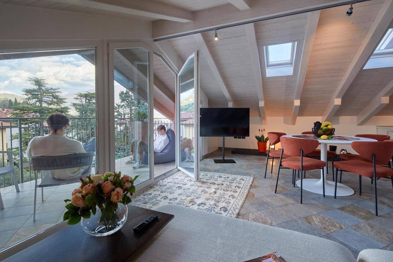 Ganze Wohnung, Ferienwohnung 'Lilium' mit Bergblick, Wi-Fi und Klimaanlage in Varone, Riva del Garda