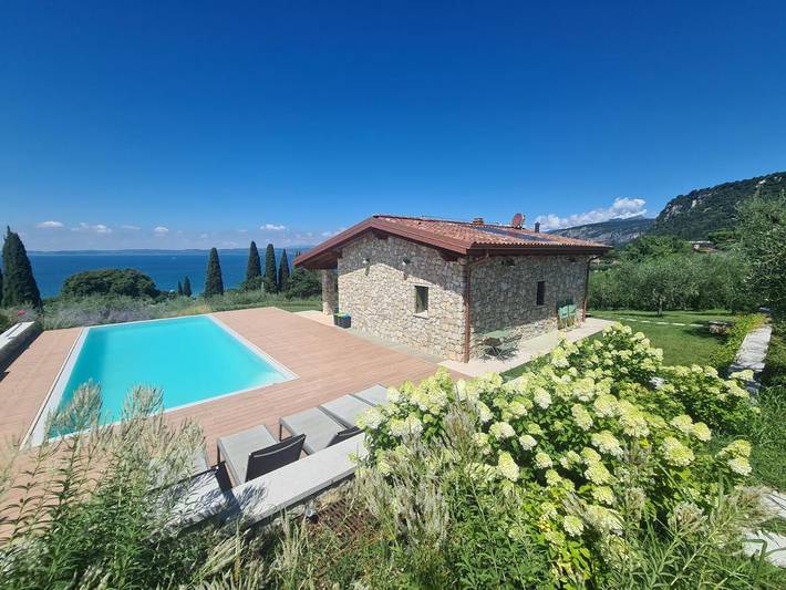 Villa für 6 Personen, mit Seeblick und Garten sowie Pool und Ausblick in Bardolino
