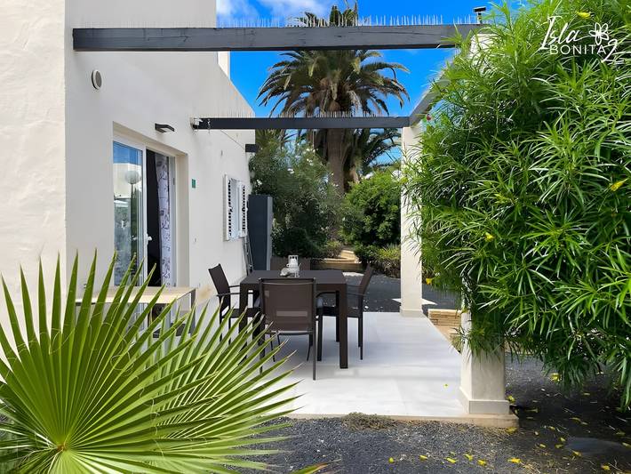 Entire apartment, B-Rent Alisios 51 "Crispy sunny" near Corralejo Main Street in Corralejo, La Oliva