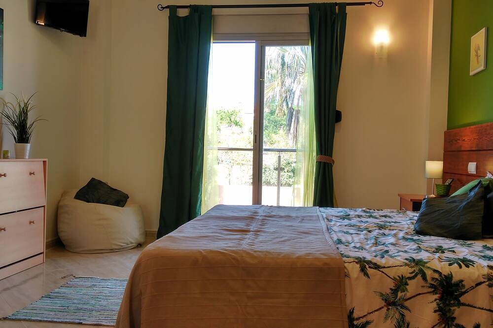 Center of Mallorca! Beautiful Large Village Home with Pool, Garage & Garden in Vilafranca de Bonany, Majorca Center