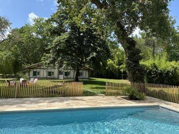 Gîte pour 10 personnes, avec piscine ainsi que terrasse et jardin, animaux acceptés dans Sabres