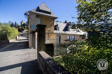 Gîte pour 8 personnes, avec jardin à Génos