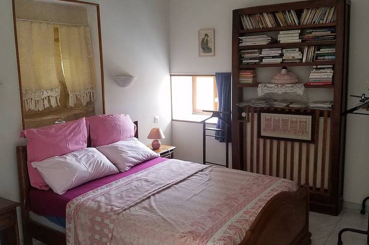 Gîte pour 3 personnes, avec jardin et terrasse à Sainte-Foy-de-Longas - 4