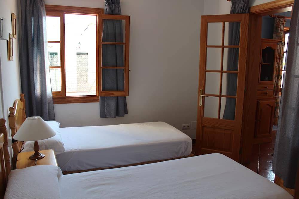 Villa met privézwembad goed gelegen in Cala Blanca, Ciutadella