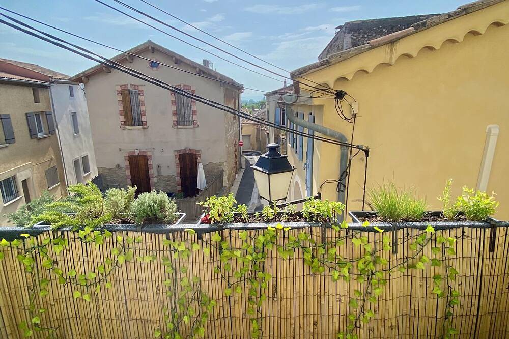Appartement entier, Appartement Cosy au Cœur d’un Village Provençal – 2 Chambres + Balcon Lumineux in Entraigues-sur-la-Sorgue, Vaucluse