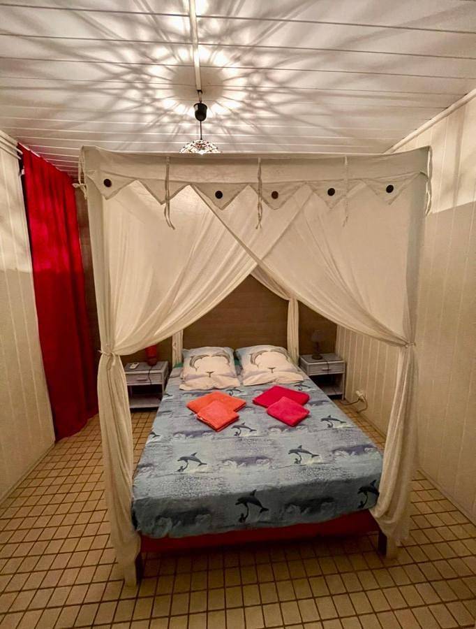 Location de vacances pour 2 personnes, avec jardin et vue, animaux acceptés dans Plage de Petite Anse - 4