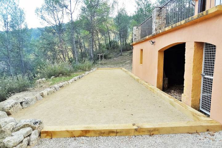 Chalet independiente con piscina compartida y cocina de verano. in Entrecasteaux, Región Brignoles