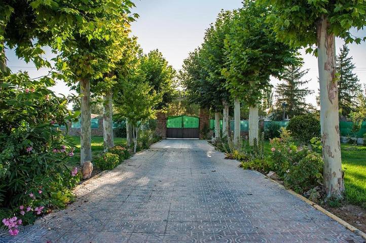 Chalet para 16 personas, con balcón además de jardín y jacuzzi en Provincia de Guadalajara - 3