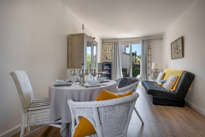 Gîte pour 4 personnes, avec terrasse et jardin dans Port de Gourmalon - 2