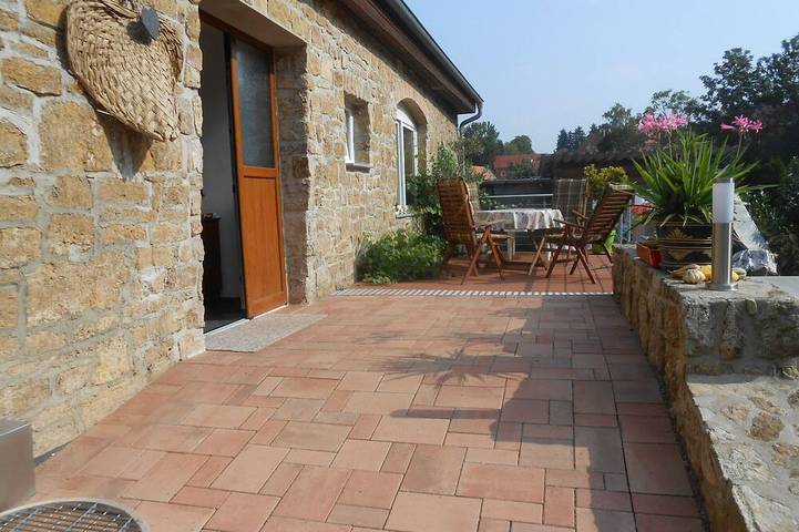 Ferienhaus für 4 Personen, mit Whirlpool und Terrasse sowie Garten in Apolda