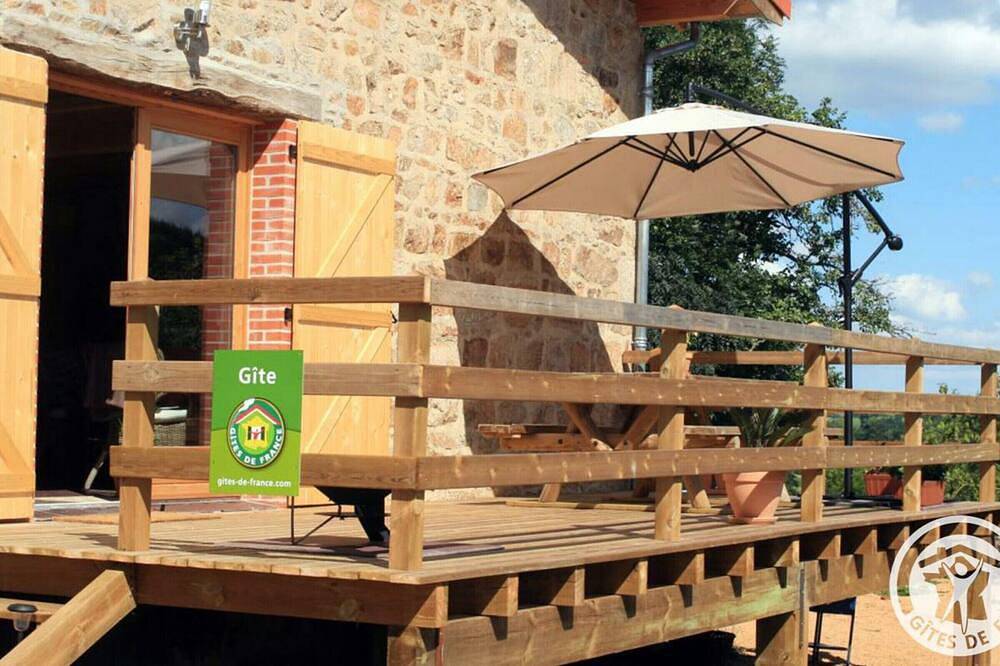 Écogîte confortable avec terrasse privative en pleine campagne in Saint-Romain-d'Urfé, Région de Roanne