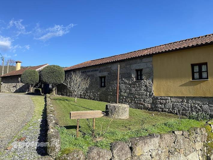 Location de vacances pour 12 personnes, avec terrasse et balcon/terrasse à Celorico de Basto