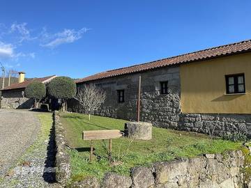 Location de vacances pour 12 personnes, avec terrasse et balcon/terrasse à Celorico de Basto