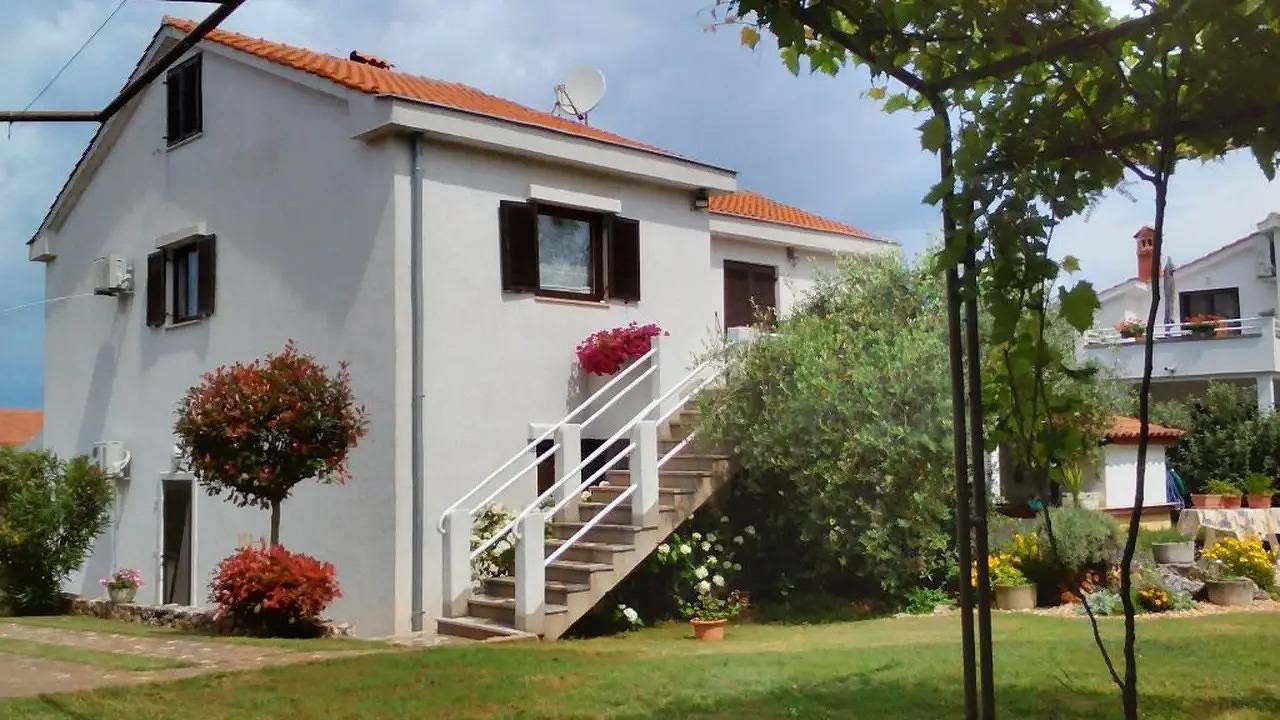 Appartamento vacanze a Njivice a partire da 195€ a notte