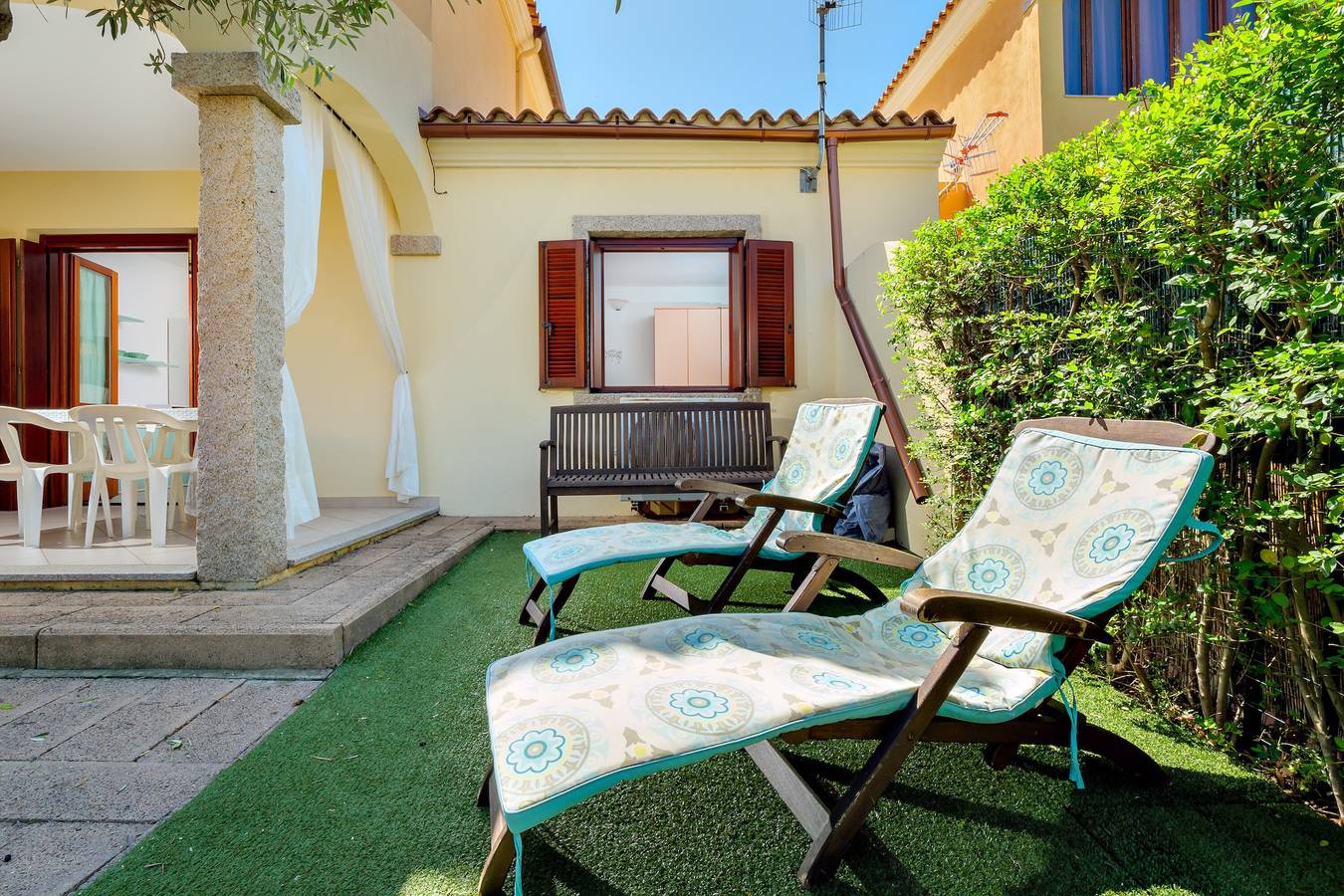 Casa vacanze 'Villa Bianca' con terrazza, giardino e Wi-Fi in San Teodoro, Olbia-Tempio