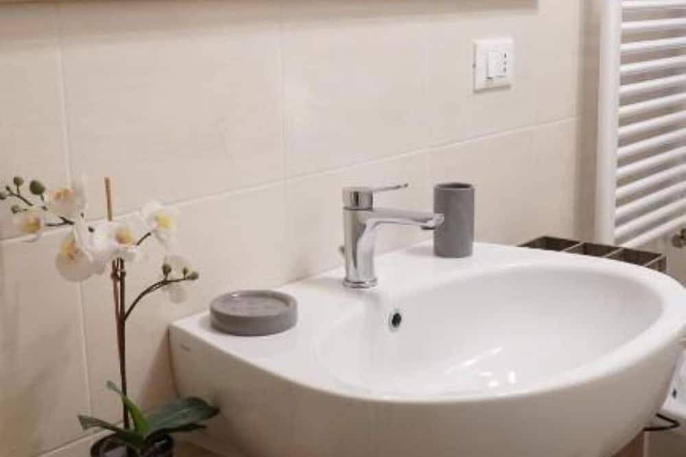 Room & Breakfast Canalino 21: Standard Single Room with Shared Bathroom in Modena, Modena Province