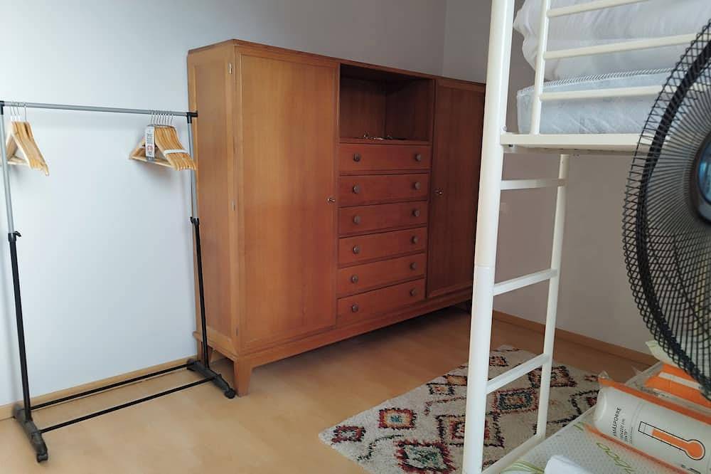 Apartamento entero, 85m2 apartment in 18th century house in the heart of the village. in Livinhac-le-Haut, Macizo Central