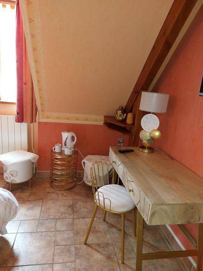 Chambre d’hôte pour 2 personnes, avec piscine et vue ainsi que jardin et sauna à La Bourboule - 4