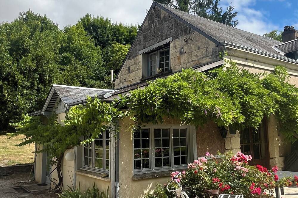 Gîte 12 personnes au bord du Loir avec piscine et tennis in Troo, Vallée de la Loire