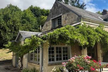 Gîte pour 9 personnes, avec piscine ainsi que jacuzzi et jardin à Troo
