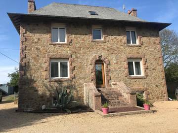 Chambre d’hôte pour 2 personnes, avec jardin ainsi que balcon et vue à Ploubezre